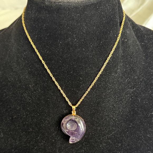 Jewelry - Elegant Gold and deep Purple amethyst carved Pendant Necklace
